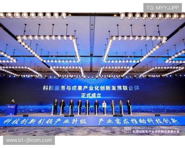 创新设计:以电脑外壳为创意灵感打造独特足球,融合科技与运动的全新体验 创新设计:以电脑外壳为创意灵感打造独特足球,融合科技与运动的全新体验